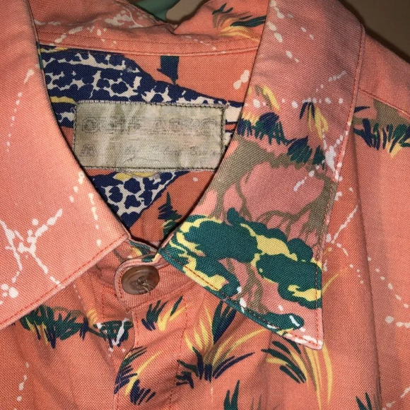 Giraffe Print Size M Button Up Collared Shirt Short Sleeve - Picture 4 of 5